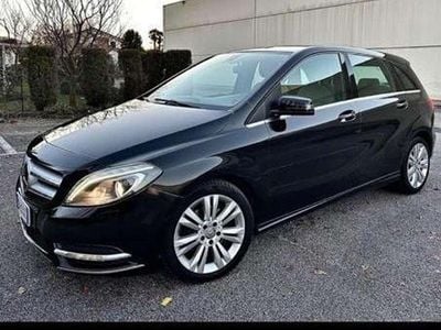 Gebraucht Mercedes B180 Premium 109 PS (80 kW) 2014 Schwarz Van / Kleinbus