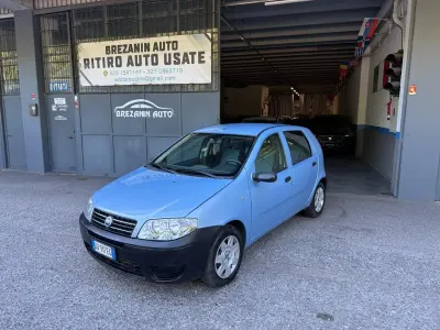 Usata Fiat Punto Dynamic 69 CV (50 kW) 2006 Blu Utilitaria