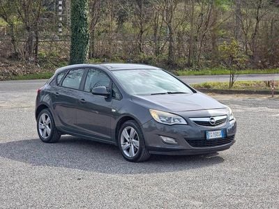 Usata Opel Astra Cosmo 110 CV (80 kW) 2011 Marrone Berlina