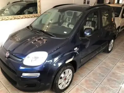 Usata Fiat Panda Lounge 69 CV (50 kW) 2015 Bluazzurro Utilitaria