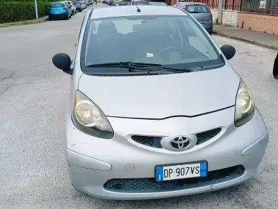 Gebraucht Toyota Aygo 68 PS (50 kW) 2008 Grau Kleinwagen