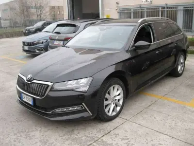 Usata Skoda Superb Executive 156 CV (114 kW) 2021 Nero Station wagon