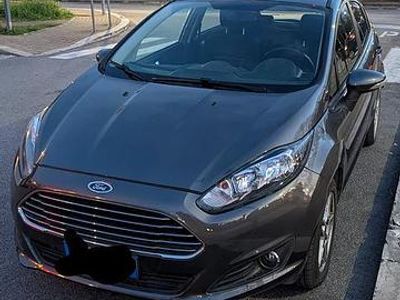 Begagnad Ford Fiesta 75 HK (55 kW) 2015 Grå Sedan