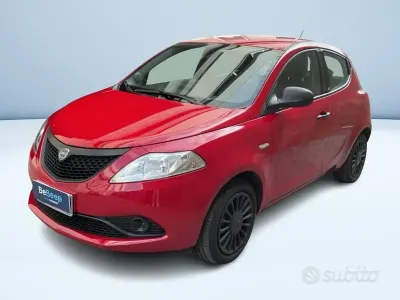 Usata Lancia Ypsilon S 69 CV (50 kW) 2018 Rosso metallizzato Utilitaria