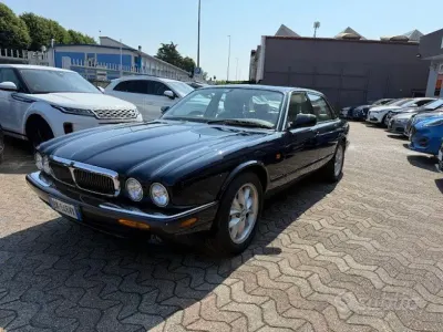 Usata Jaguar XJ Executive 284 CV (208 kW) 1998 Blu Berlina