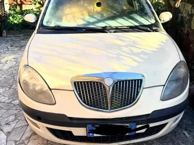 Usata Lancia Ypsilon 69 CV (50 kW) 2006 Giallo Utilitaria