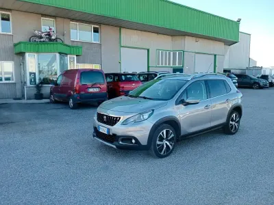 Usata Peugeot 2008 Allure 100 CV (73 kW) 2017 Grigio SUV