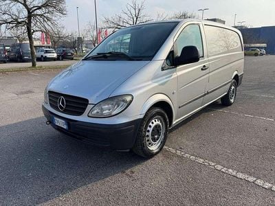 Usata Mercedes Vito 150 CV (110 kW) 2005 Argento Furgone