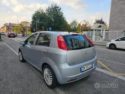 Usata Fiat Grande Punto Active 77 CV (56 kW) 2009 Grigio Utilitaria