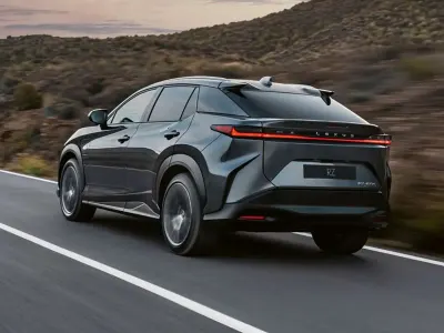 Nuova Lexus RZ 550e Sport Line 300 kW (408 CV) 2026 Argento SUV