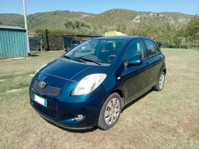 Usata Toyota Yaris 69 CV (50 kW) 2007 Bluazzurro Utilitaria