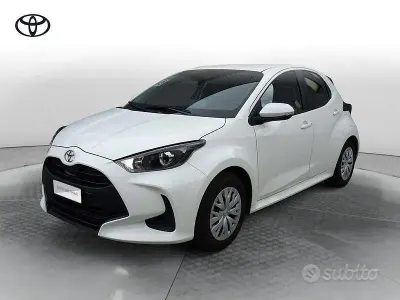 Usata Toyota Yaris Hybrid Active 116 CV (85 kW) 2025 Bianco Berlina