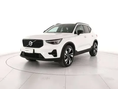Begagnad Volvo XC40 Plus 163 HK (119 kW) 2024 Vit SUV