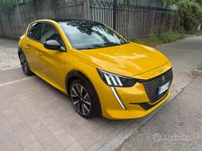 Usata Peugeot 208 GT-line 101 CV (74 kW) 2020 Giallo Utilitaria