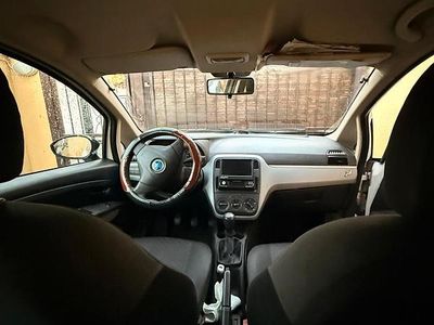 Usata Fiat Grande Punto 75 CV (55 kW) 2005 Bianco Utilitaria