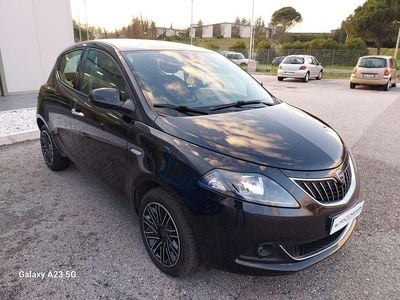 Begagnad Lancia Ypsilon Gold 69 HK (50 kW) 2022 Svart Halvkombi