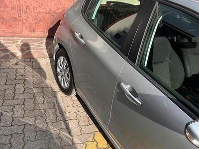 Usata Peugeot 208 68 CV (50 kW) 2018 Grigio Utilitaria