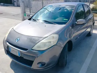 Usata Renault Clio II 75 CV (55 kW) 2010 Grigio Berlina