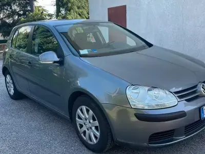 Begagnad VW Golf IV 115 HK (84 kW) 2005 Grå Sedan