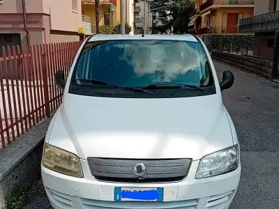 Usata Fiat Multipla 103 CV (75 kW) 2007 Bianco Monovolume