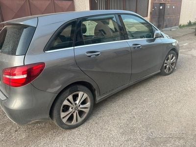 Usata Mercedes B180 109 CV (80 kW) 2018 Grigio Utilitaria