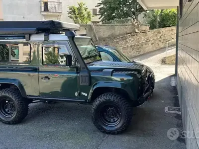 Usata Land Rover Defender 122 CV (89 kW) 2000 Verde SUV