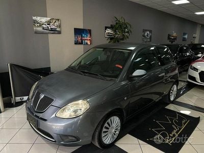 Begagnad Lancia Ypsilon 77 HK (56 kW) 2009 Grå Halvkombi