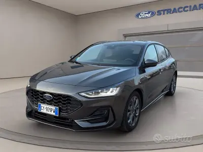 Käytetty Ford Focus ST-Line 116 HP (85 kW) 2025 Harmaa Sedan
