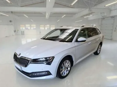 Usata Skoda Superb Style 150 CV (110 kW) 2022 Bianco Station wagon