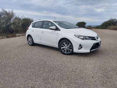 usata Toyota Auris 2ª serie con gancio traino