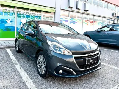 Gebraucht Peugeot 208 82 PS (60 kW) 2017 Grau Kleinwagen