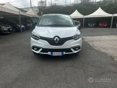 Usata Renault Grand Scénic IV Business 120 CV (88 kW) 2019 Bianco Monovolume