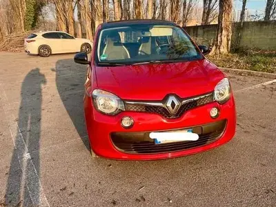Usata Renault Twingo 50 kW (69 CV) 2025 Rosso Utilitaria