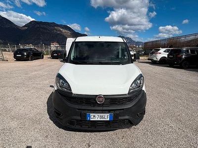 Begagnad Fiat Doblò Lounge 105 HK (77 kW) 2022 Vit Minibuss