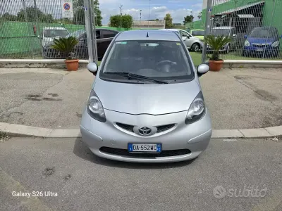 Usata Toyota Aygo 68 CV (50 kW) 2006 Grigio Utilitaria