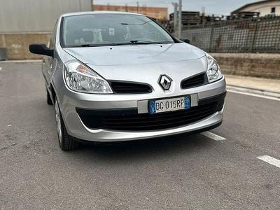 Grigio Usata 2005 Renault Clio II Berlina | 3350 € (Buon prezzo)