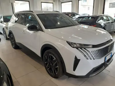 Usata Peugeot 5008 Allure 149 CV (109 kW) 2025 Bianco SUV
