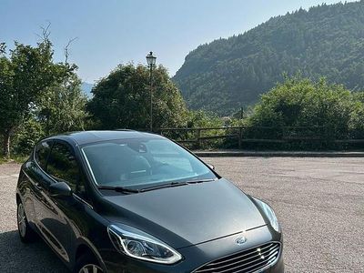 Usata Ford Fiesta 85 CV (62 kW) 2018 Grigio Utilitaria