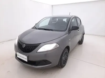 Usata Lancia Ypsilon 69 CV (50 kW) 2024 Grigio Utilitaria