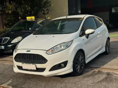 Usata Ford Fiesta ST-Line 75 CV (55 kW) 2017 Bianco Utilitaria