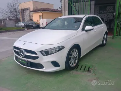 Usata Mercedes A180 Business 116 CV (85 kW) 2019 Bianco Berlina