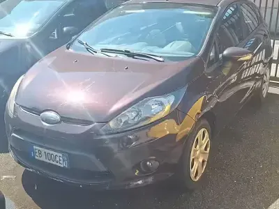 Gebraucht Ford Fiesta 97 PS (71 kW) 2010 Rot Limousine
