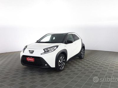 Superwhite/ black Usata 2025 Toyota Aygo X Trend SUV | 17.200 € (Cara)