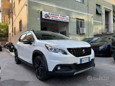 Usata Peugeot 2008 GT-line 120 CV (88 kW) 2018 Bianco SUV