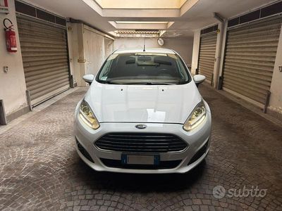 Usata Ford Fiesta 97 CV (71 kW) 2016 Bianco Utilitaria