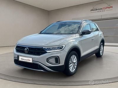 Begagnad VW T-Roc Life 150 HK (110 kW) 2022 Gul SUV