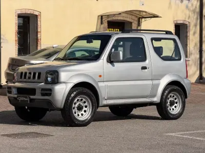 Usata Suzuki Jimny 84 CV (61 kW) 2011 Grigio SUV