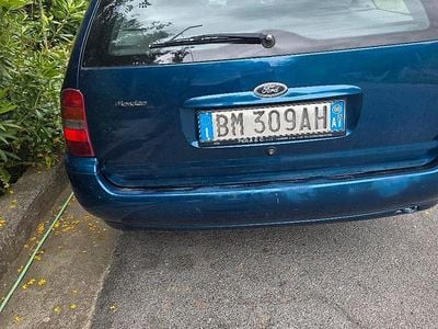 Usata Ford Mondeo 90 CV (66 kW) 2000 Blu Station wagon