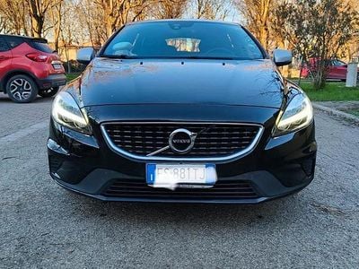 Usata Volvo V40 120 CV (88 kW) 2018 Nero Station wagon