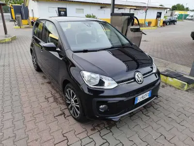 Usata VW up! Highline 75 CV (55 kW) 2017 Nero Utilitaria